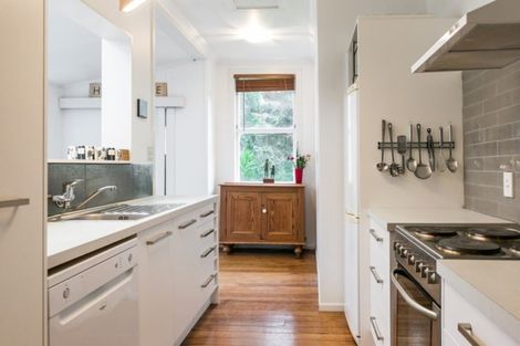 Photo of property in 24 Cobden Road, Bluff Hill, Napier, 4110