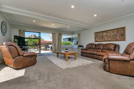 Photo of property in 17 Matua Road, Huapai, Kumeu, 0810