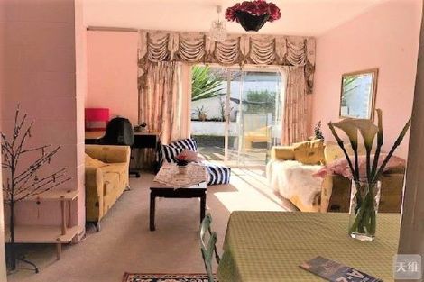 Photo of property in 21 Chatswood Grove, Chatswood, Auckland, 0626