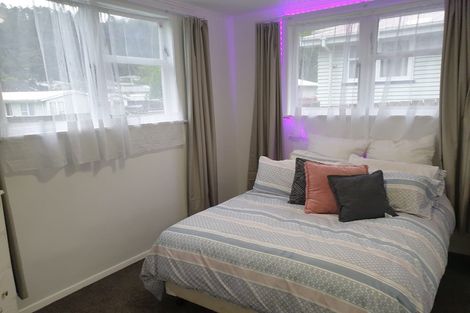 Photo of property in 35 Hanson Grove, Stokes Valley, Lower Hutt, 5019