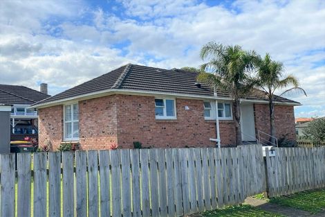 Photo of property in 32 Farnborough Crescent, Mangere, Auckland, 2022