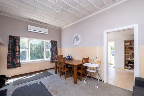 Photo of property in 6 Julian Street, Eltham, 4322