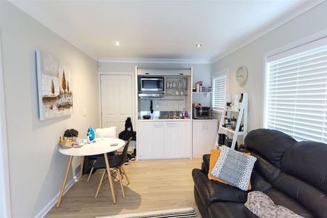 Photo of property in 172 Mellons Bay Road, Mellons Bay, Auckland, 2014