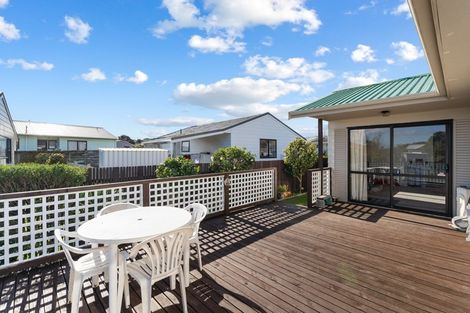 Photo of property in 15 Pukeko Street, Paraparaumu, 5032