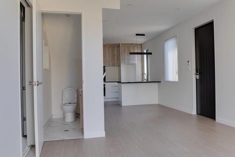 Photo of property in 4/21 Akoranga Drive, Northcote, Auckland, 0627