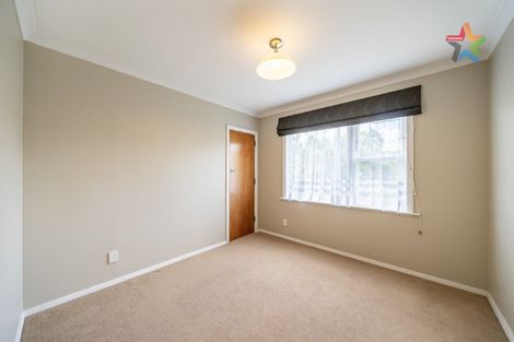 Photo of property in 64 Glanmire Road, Newlands, Wellington, 6037