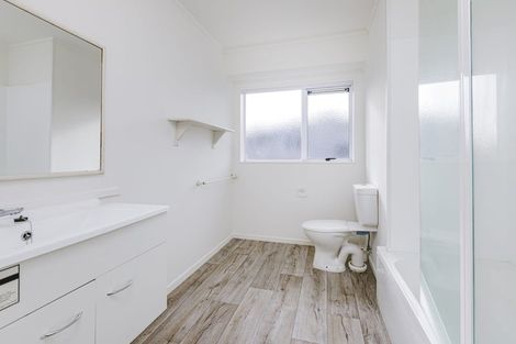 Photo of property in 2/41 Uxbridge Road, Mellons Bay, Auckland, 2014