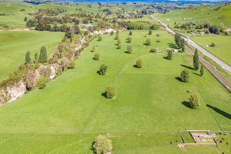 Photo of property in 7988 State Highway 1, Taihape, 4793