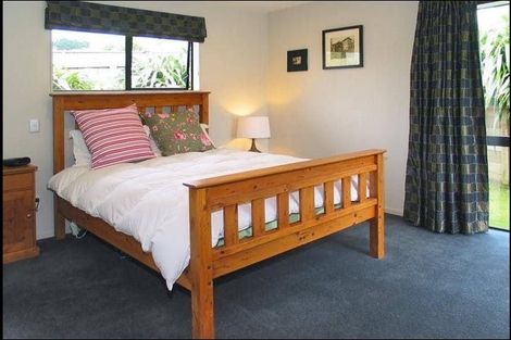 Photo of property in 12 Greenstone Place, Aotea, Porirua, 5024