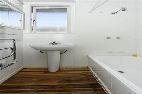 Photo of property in 18 Whittle Place, New Windsor, Auckland, 0600