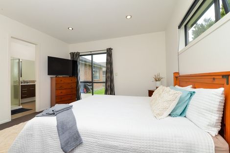 Photo of property in 15 Te Ironui Place, Huntington, Hamilton, 3210