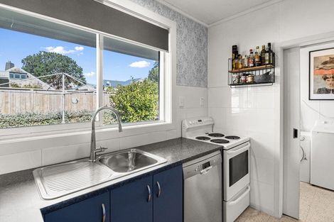 Photo of property in 15 Barrett Street, Westown, New Plymouth, 4310
