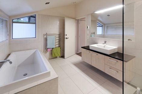 Photo of property in 20b Konini Road, Titirangi, Auckland, 0604