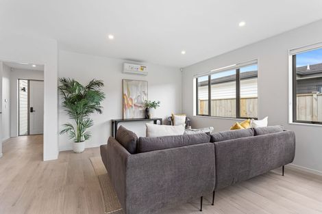 Photo of property in 98 Pepene Avenue, Takanini, 2112