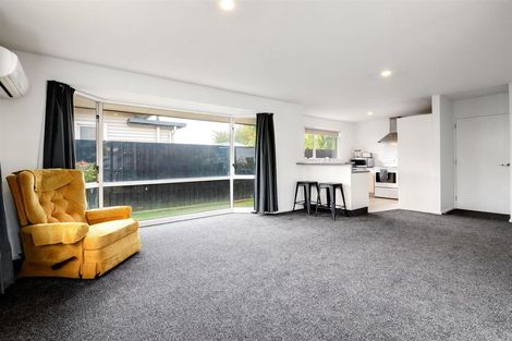 Photo of property in 2/200 Wainoni Road, Avondale, Christchurch, 8061