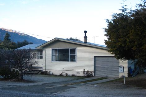 Photo of property in 2 Boundary Street, Arrowtown, 9302
