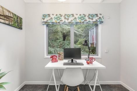 Photo of property in 77 Park Hill Road, Birkenhead, Auckland, 0626