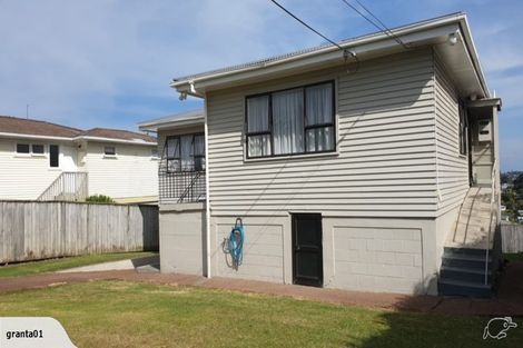 Photo of property in 34 Knights Road, Rothesay Bay, Auckland, 0630