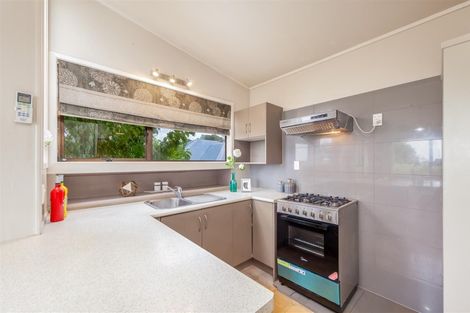 Photo of property in 1/48 Lemnos Place, Titirangi, Auckland, 0604
