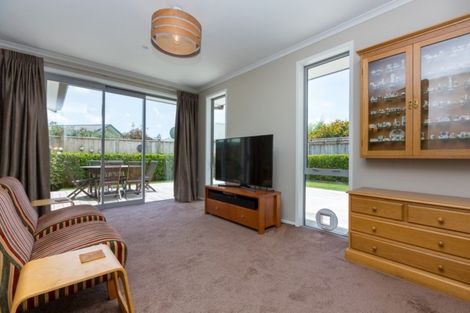 Photo of property in 7a Royal Heights, Glen Avon, New Plymouth, 4312