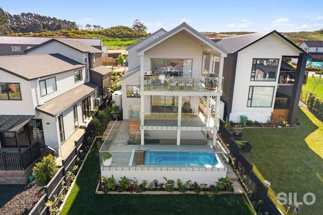 Photo of property in 35 Kikorangi Drive, Wainui, Silverdale, 0992