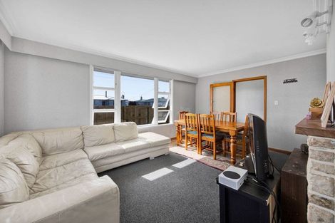 Photo of property in 27 Reid Avenue, Hawera, 4610