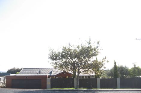 Photo of property in 150 Bleakhouse Road, Mellons Bay, Auckland, 2014