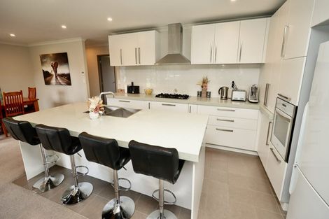 Photo of property in 32 Rosalie Terrace, Kelvin Grove, Palmerston North, 4414