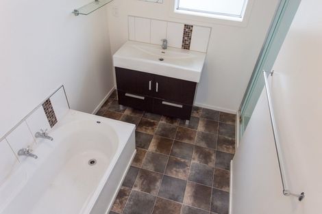 Photo of property in 35 Brassey Street, Waverley, 4510