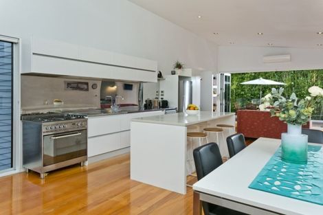 Photo of property in 16c Charmaine Road, Torbay, Auckland, 0630