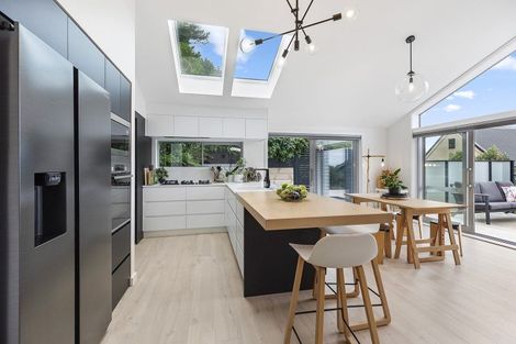 Photo of property in 111a Breaker Bay Road, Breaker Bay, Wellington, 6022