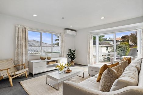 Photo of property in 2/8 Selwyn Crescent, Forrest Hill, Auckland, 0620