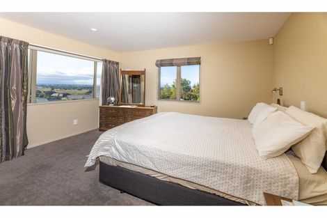 Photo of property in 29 Highcrest Heights, Westmorland, Christchurch, 8025