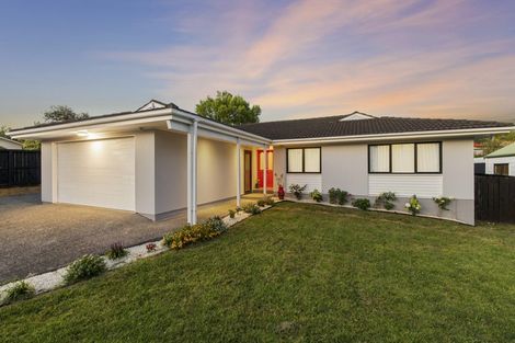 Photo of property in 1 Celina Place, Browns Bay, Auckland, 0630