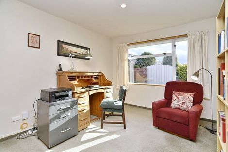 Photo of property in 31 Creese Place, Redwood, Christchurch, 8051