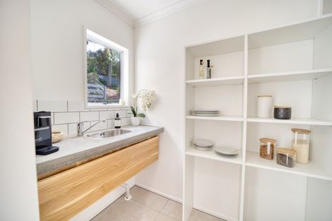 Photo of property in 15 Weka Close, Red Beach, 0932