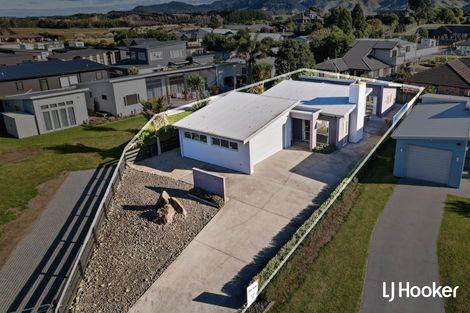 Photo of property in 8b Reo Crescent, Waihi Beach, 3611