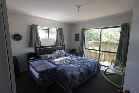 Photo of property in 17a Riserra Drive, Ranui, Auckland, 0612
