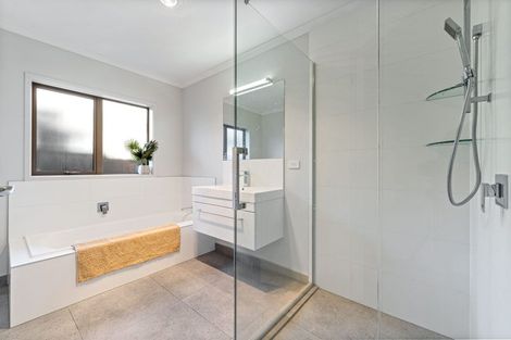 Photo of property in 14 Will Street, Huapai, Kumeu, 0810