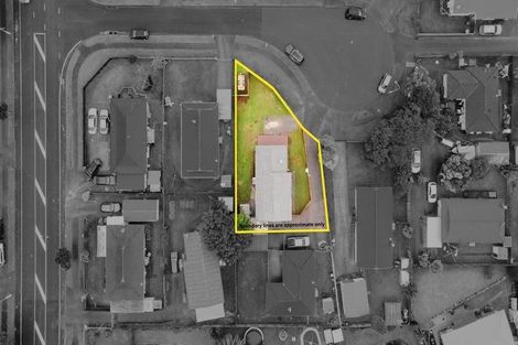 Photo of property in 1/3 Sparrow Place, Weymouth, Auckland, 2103