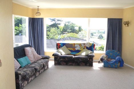 Photo of property in 3 Fyvie Avenue, Tawa, Wellington, 5028