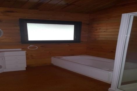 Photo of property in 104 Balmain Road, Chatswood, Auckland, 0626