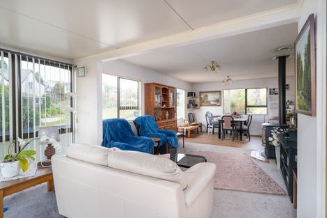 Photo of property in 1 Gladstone Grove, Richmond Heights, Taupo, 3330