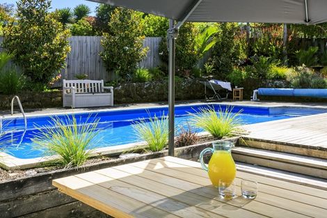 Photo of property in 4 King Richard Place, Browns Bay, Auckland, 0630
