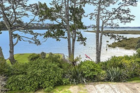 Photo of property in 9 Chapman Road, Te Atatu Peninsula, Auckland, 0610