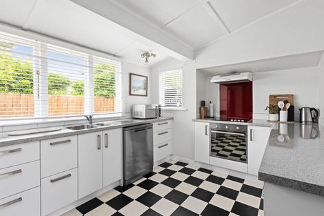 Photo of property in 92 Auckland Road, Greenmeadows, Napier, 4112