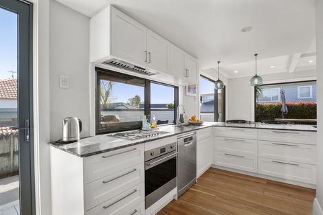 Photo of property in 52 Wainui Avenue, Point Chevalier, Auckland, 1022