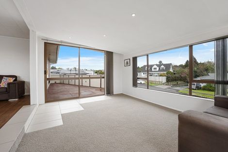 Photo of property in 13 Winstone Place, Highlands Park, New Plymouth, 4312