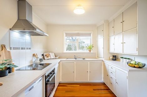 Photo of property in 10 James Grove, Stokes Valley, Lower Hutt, 5019