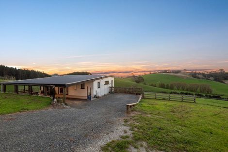 Photo of property in 86 Valley Road, Waitoki, 0871